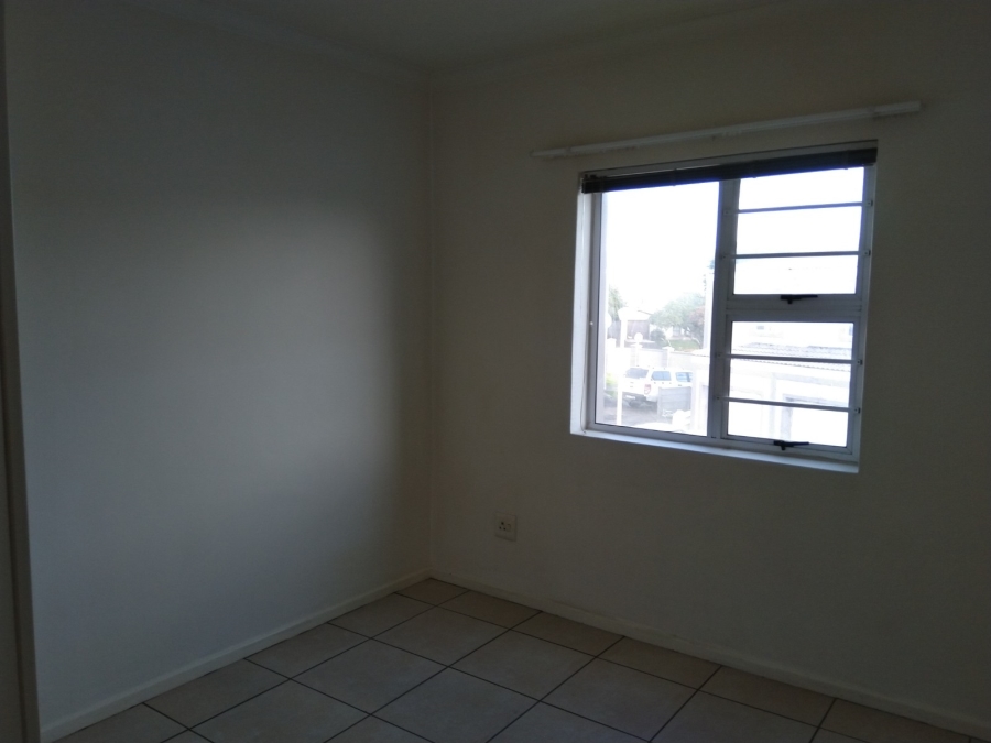 To Let 3 Bedroom Property for Rent in Longlands Western Cape